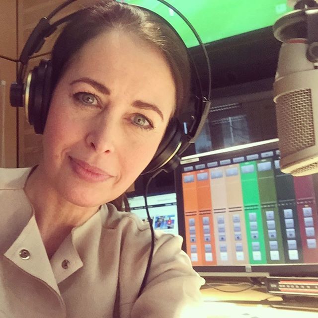 annikadebuhr's tweet photo. Ich kann auch anders. #ernst #imblick #hörfunk #ndr1niedersachsen #radiohost #dersonntag #moderatorin #workingmom #annika_de_buhr_moderatorin #live https://t.co/qkkw9Ds80b https://t.co/3Fw6TTP6TD