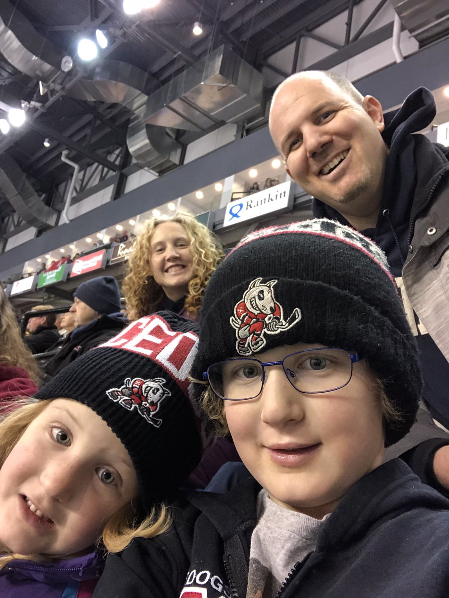 BillJanzen's tweet photo. These kids want some pizza! They’re in section 116, row B, seats 4&amp;5! @OHLIceDogs @BigMarcosPizza https://t.co/FH3G3WtxSR