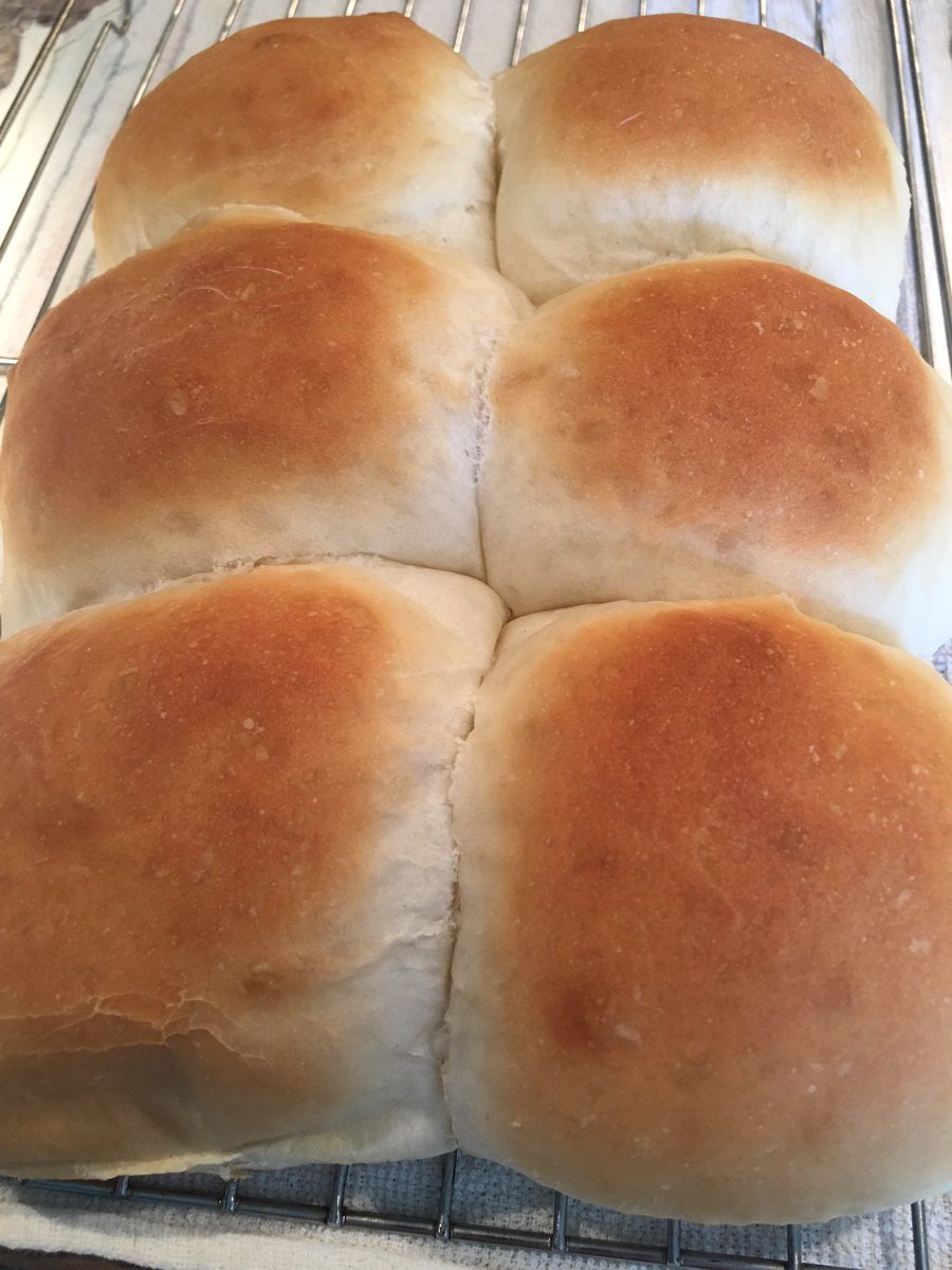 davestacey1's tweet photo. Cold day makes for baking and cooking #zummaborscht #freshbuns https://t.co/z5Bt5uBs3w