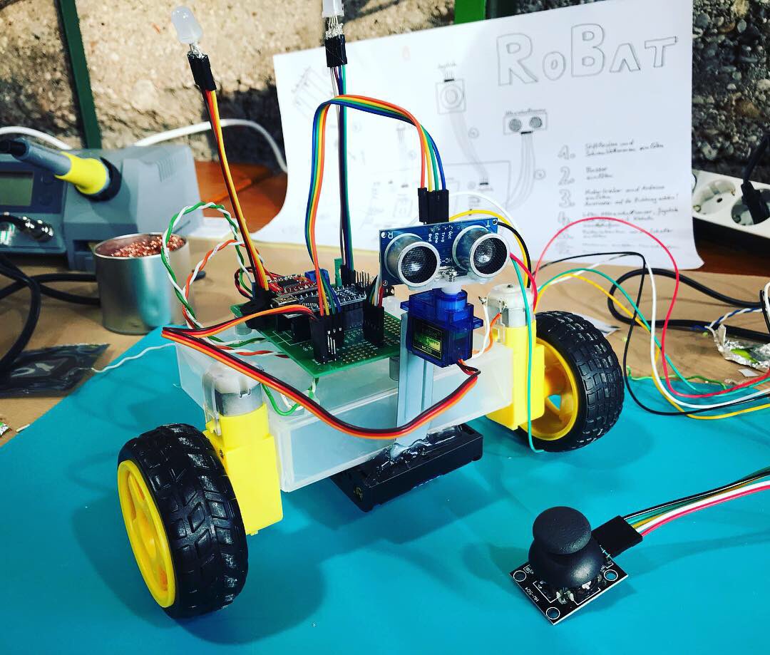 entropyftw's tweet photo. Lots of soldering and fun with @i_am_robat at #MakeMunich https://t.co/xpUCNaJSH7