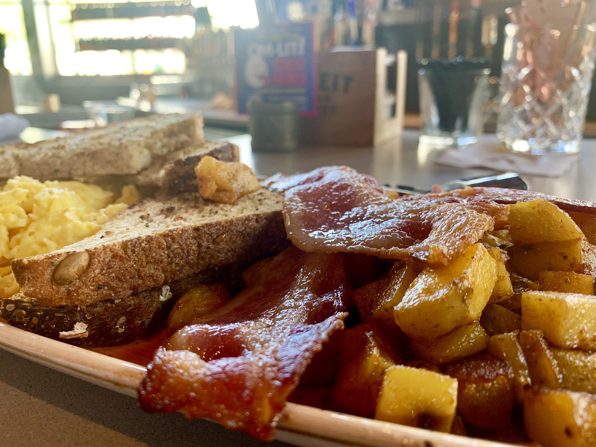 jrussellTV's tweet image. The only way to spend your Sunday. Appreciate the invite! @yourPHXCW #djmyth #cblive #omlit #yourPHXcw