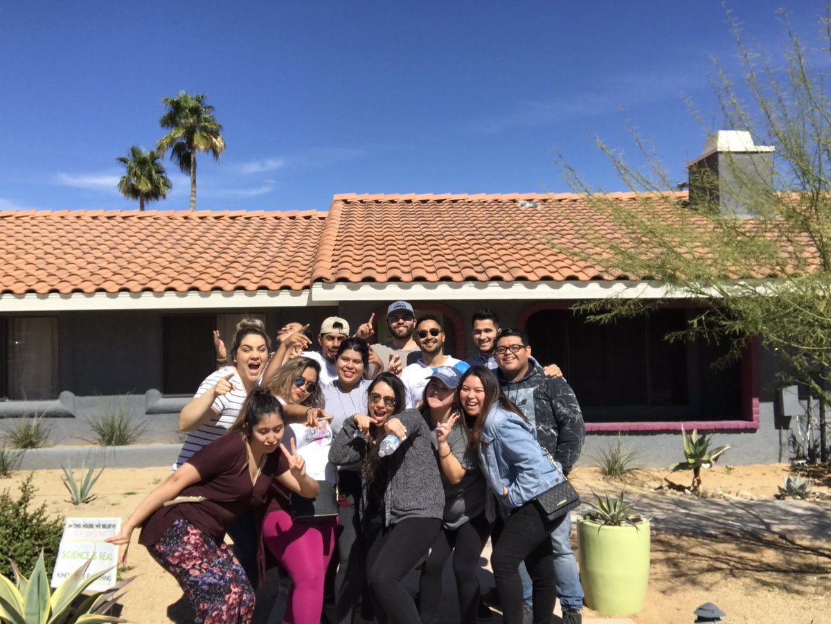 Nashleos3's tweet image. I have the best friends ✨ #HurtarteEverAfter #BachWeekend