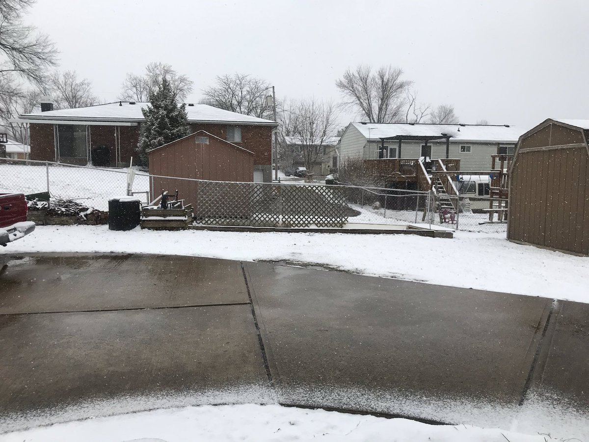 TCATORDAO's tweet image. Walked outside an heard.   “THE REDS ARE ON THE RADIO “ LOL!!!