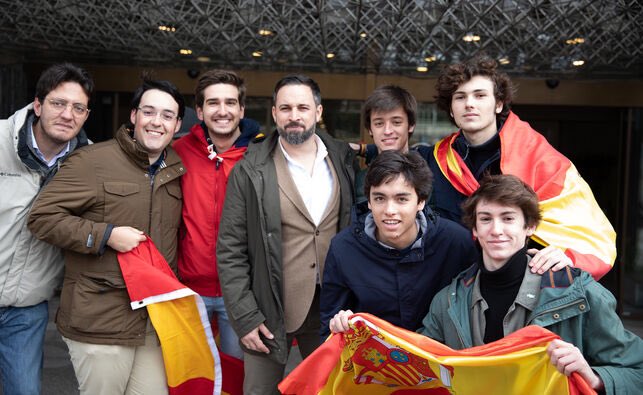 Si el catalán es un dialecto del español, porqué no lo aprendéis a hablar si tan españoles sois?🤔