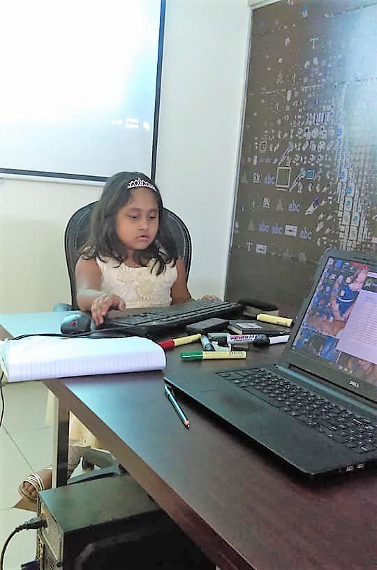 raisharahman201's tweet photo. #_Amazing #Cyber #girl #Raisha #Rahman. #The #Worlds #Youngest #Computer #Programmer... https://t.co/gmokxjKUCv