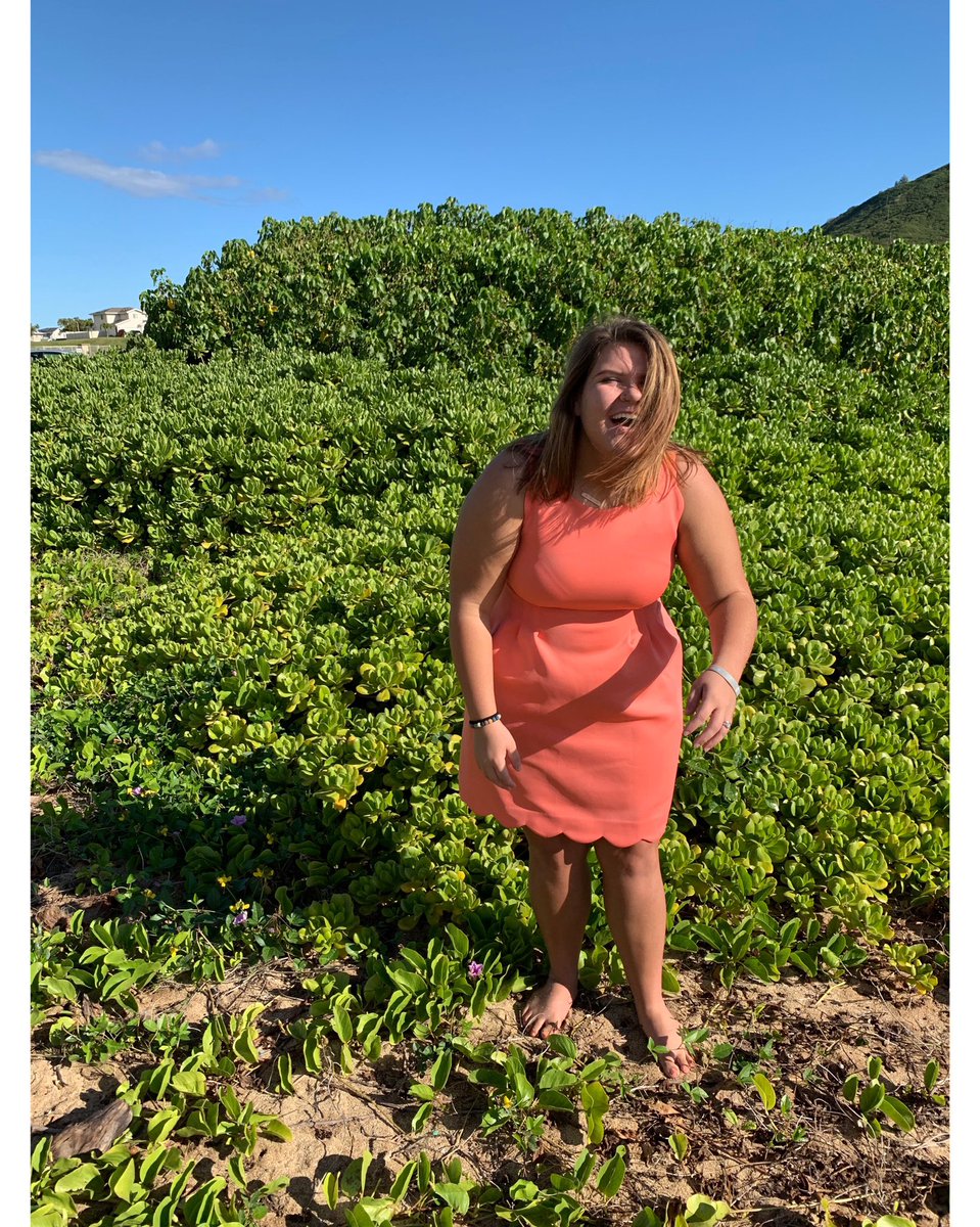 Hope_Nicoleee's tweet photo. Just out here in Hawaii living my best damn life 🌺🌞 https://t.co/PT1MPigCc6