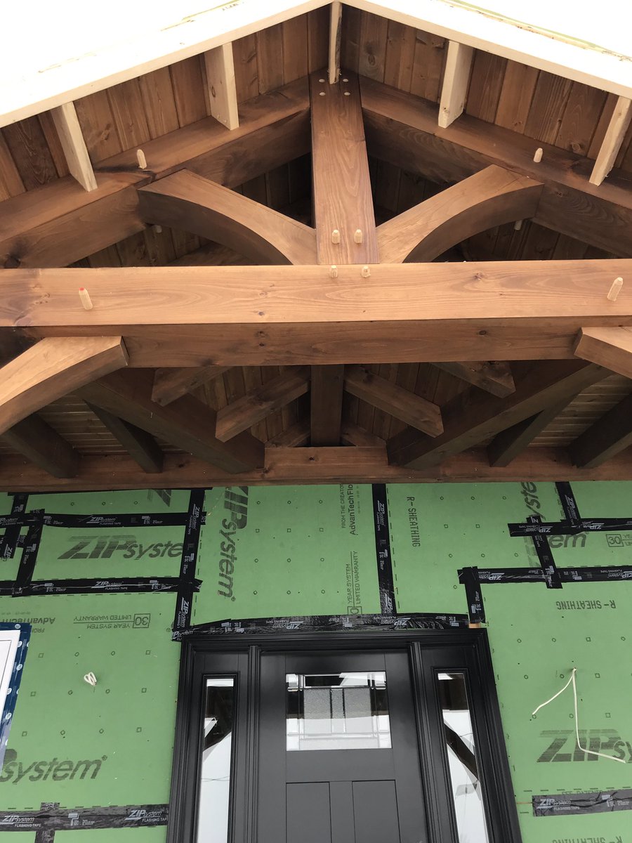 1cbj's tweet photo. Front porch came along nicely... #timberframe. #clearviewrenos. #build18/19 https://t.co/mLMv2Wsk6A