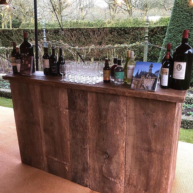 JavierDuctor's tweet photo. First time out for one of our new rustic, maple wood bars, hand made by Alex and yours truly. Check out the Rothschilds wine bottles! Used at @waddesdonmanor_nt today for their wedding show #elegantlysimple #simplyelegant https://t.co/fhf8ZHGr1P https://t.co/xyDiXPUDYY