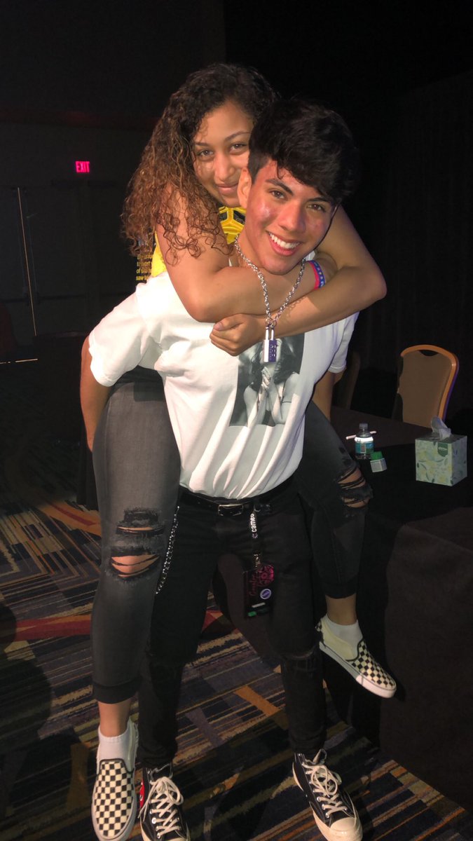 nijaboo18's tweet photo. @PlaylistLive @yuppjulian @99_goonsquad @joshrichardzz @imsamhurley @MikeyBaron @Taysonmadkour i have way to many pictures but ❣️ https://t.co/0jeMtsBixw