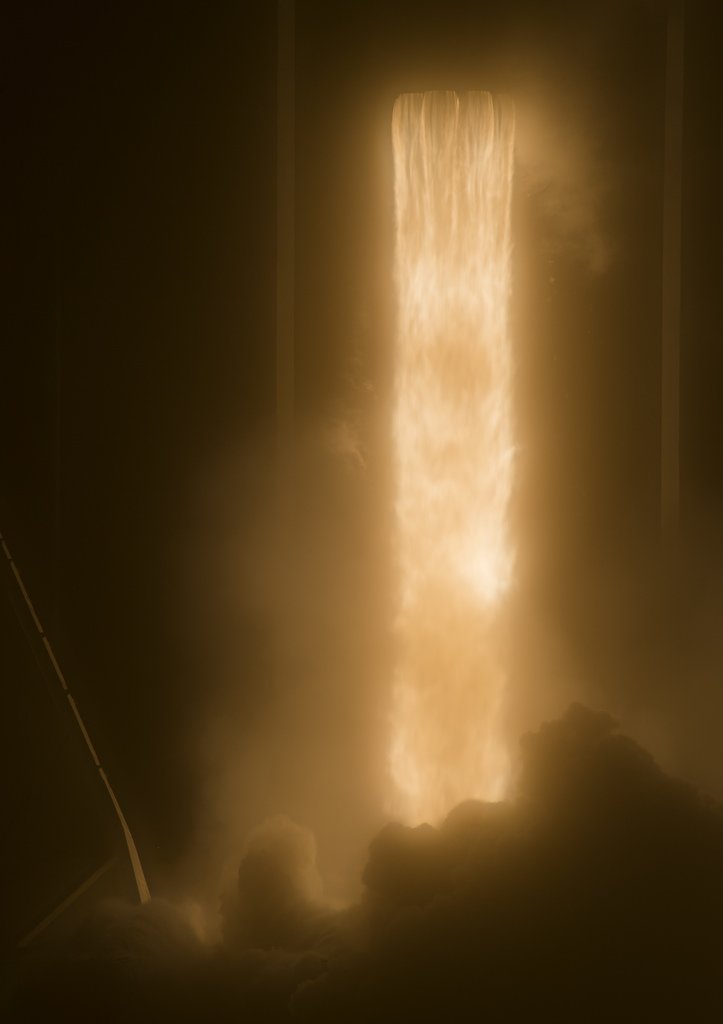 RainbowByte_'s tweet photo. SpaceX Demo-1 Launch via NASA https://t.co/ftwfU8pdWN https://t.co/AOFmMohHwd