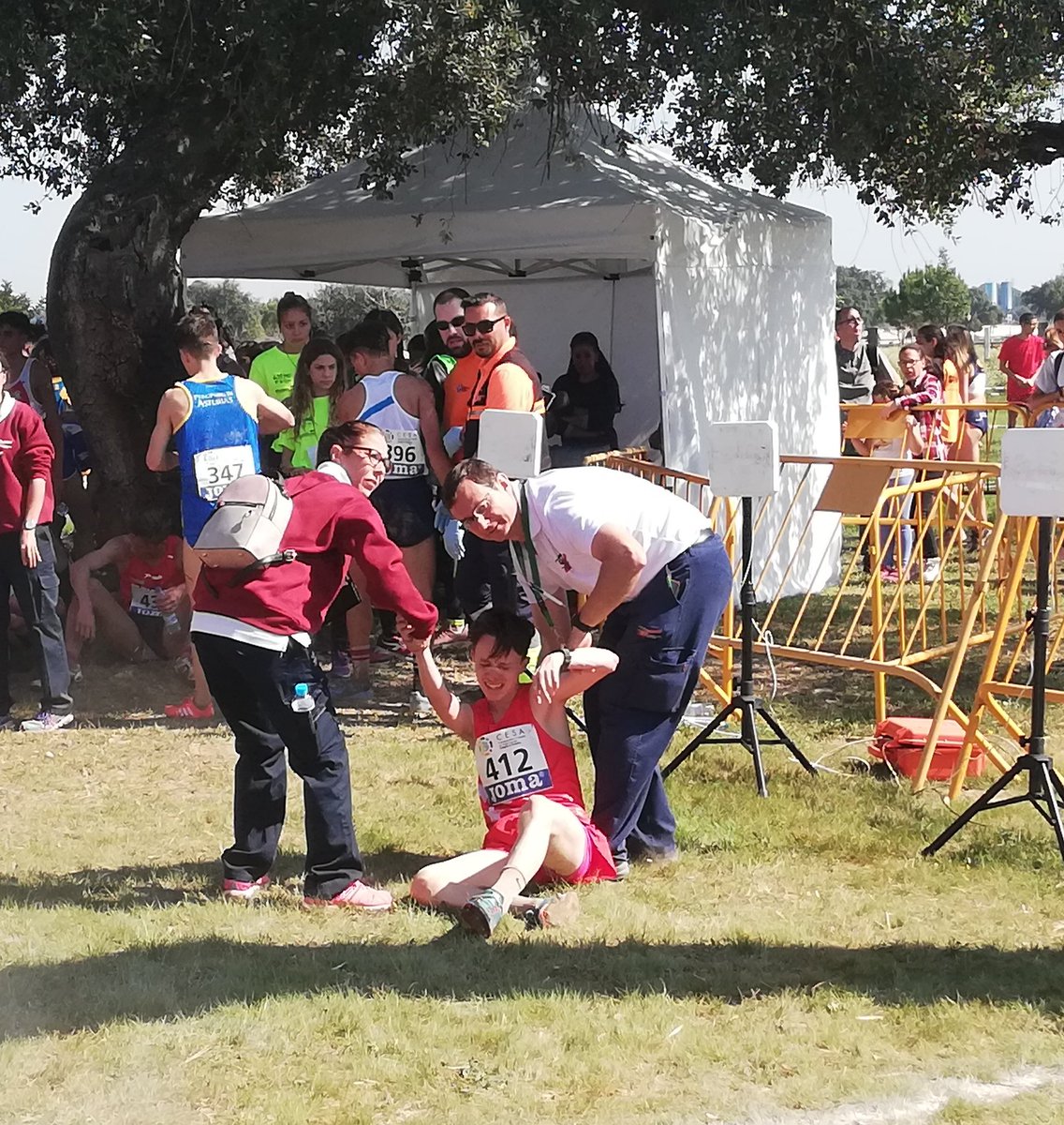 Impresionada por algunas de las imágenes que nos ha dejado hoy el Campeonato Nacional de #Atletismo Campo a Través en edad escolar organizado por <a href="/AytoVillamanriq/">VillamanriqueAyto</a>. ¡Esta #juventud mola mucho!