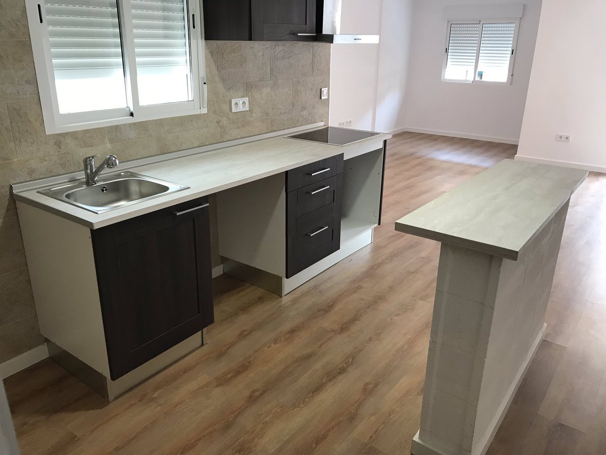 EmilianoSimkus's tweet photo. VALENCIA, TORMOS. Piso de 3 habitaciones con 75m2 a estrenar. Cocina Americana, baño completo, amplio salón, mucha luz y todo a nuevo. Calle camino de Moncada y Pêset Alexandre. Bajos gastos de comunidad y buenos vecinos. 4TA PLANTA SIN ASCENSOR, pero hace como una 3ra. €85.000 https://t.co/B6MsaikwvI