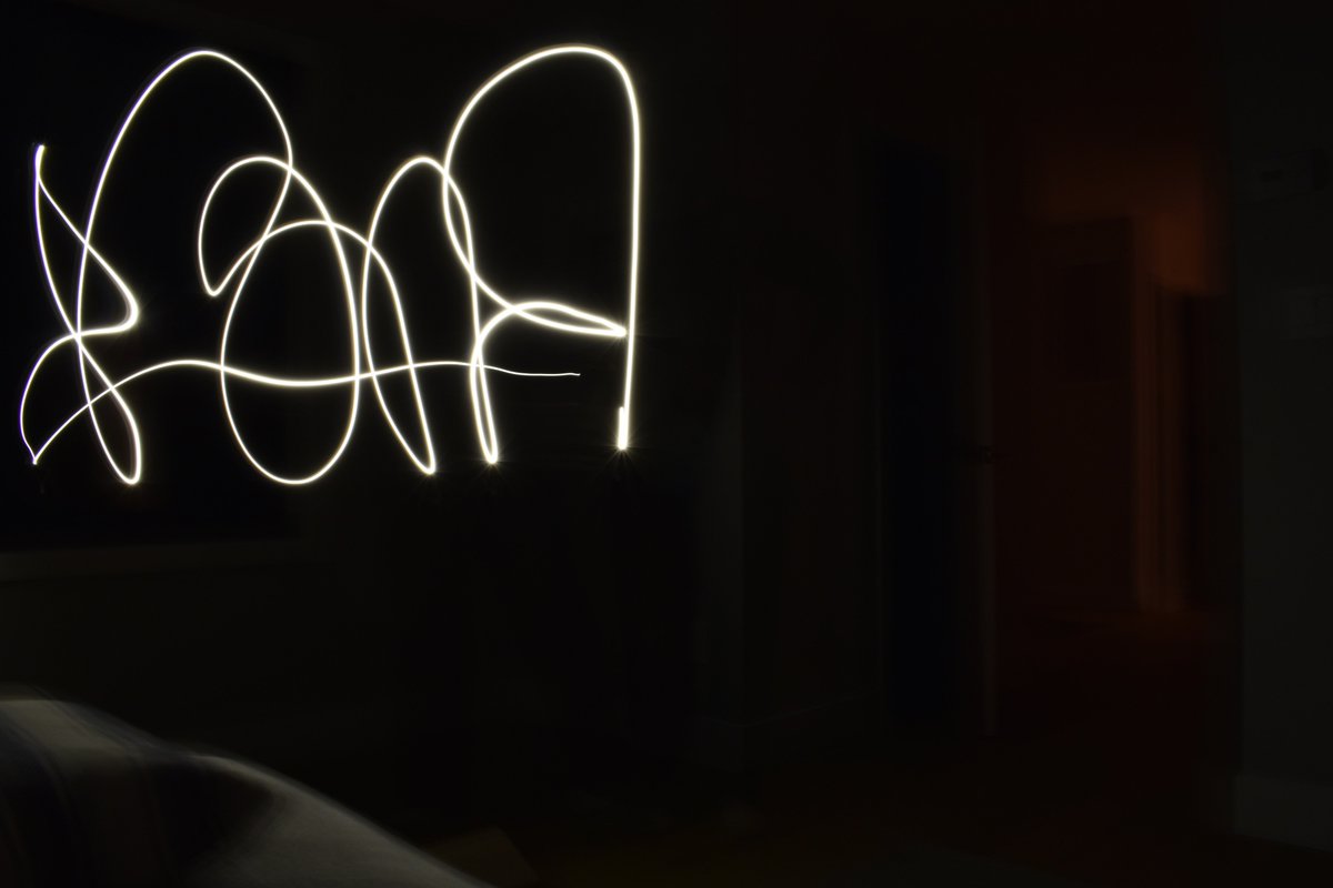 dov_ella's tweet photo. This picture was taken on a low shutter speed. For this effect, you just turn your flashlight on your phone on and wave it around. I spent a lot of time playing around with the shutter speed and I have taken some of my favorite photos that way #rupassion https://t.co/jD4ZXEaLwr