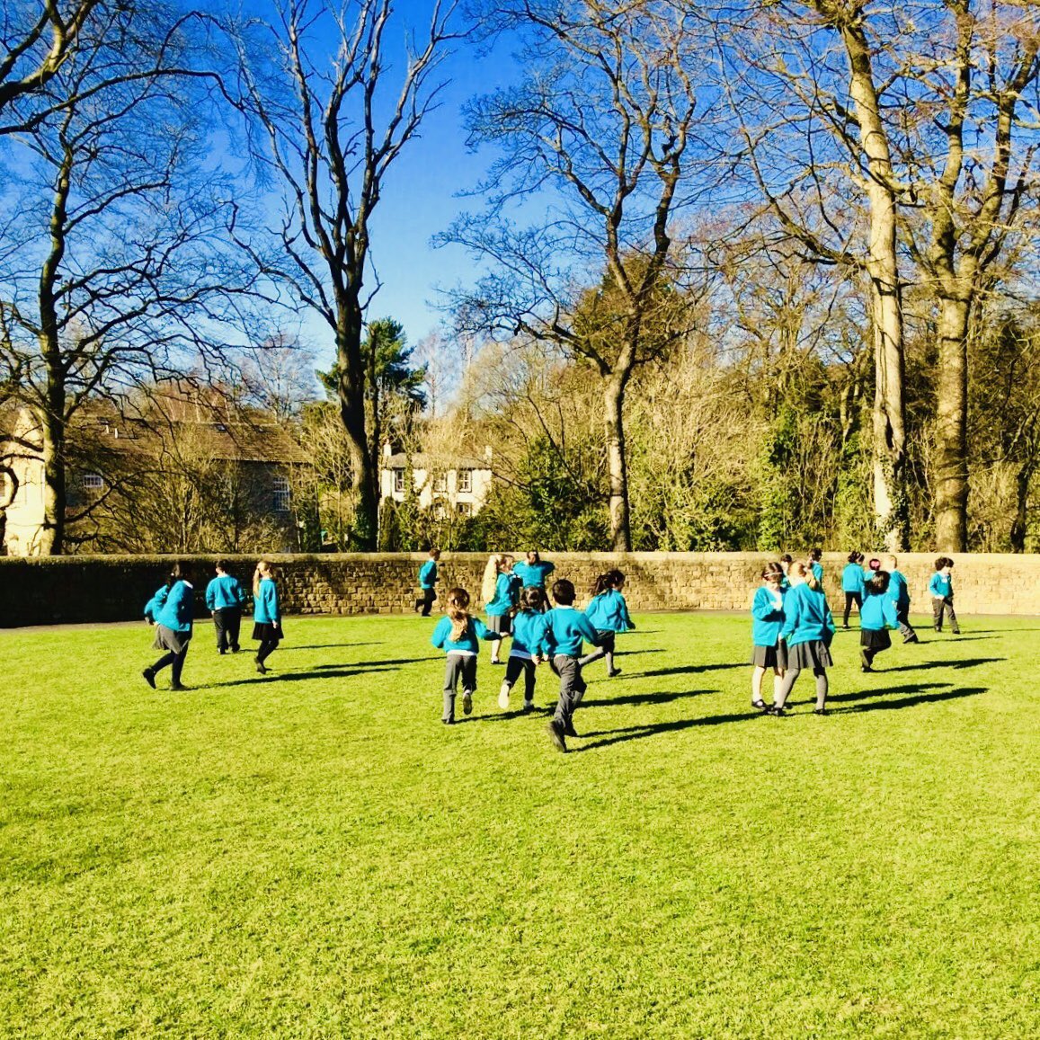IvesonPrimary's tweet photo. βThe best classroom and the richest cupboard is roofed only by sky.β Margaret McMillan. https://t.co/VRqCmuU0uu #IvesonEssentials #Experiences https://t.co/vDIjxPNGbj