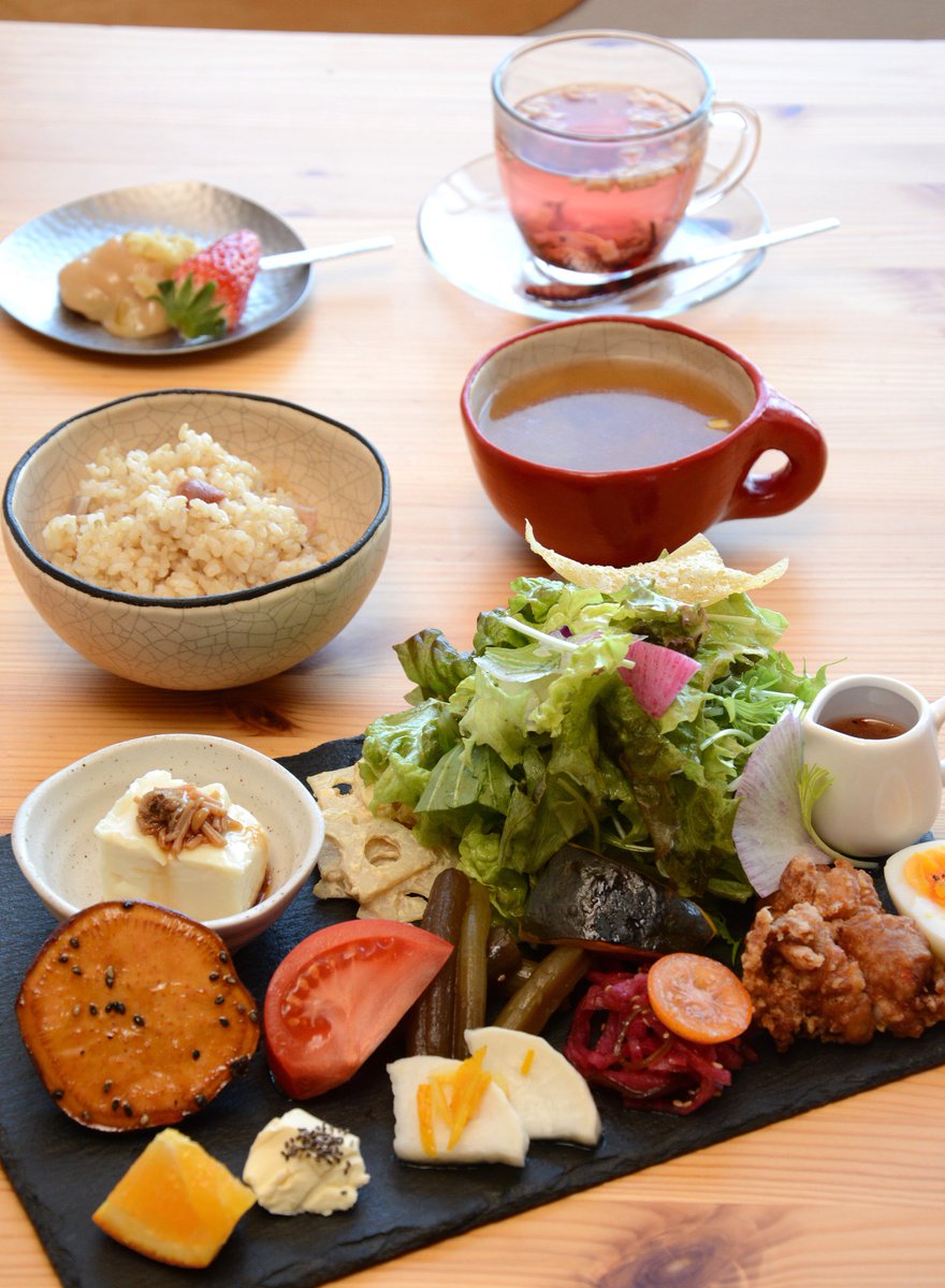 佐賀新聞 Fitecru編集部 紙面ちょい見せ 鳥栖市蔵上の おもてなしごはん Oyobare のランチ おまかせベジタブル 野菜の１日の目標摂取量の約70 がとれるというこのランチ 県産を中心に30 40種類の食材を使用しているんですって 詳細は３月１日