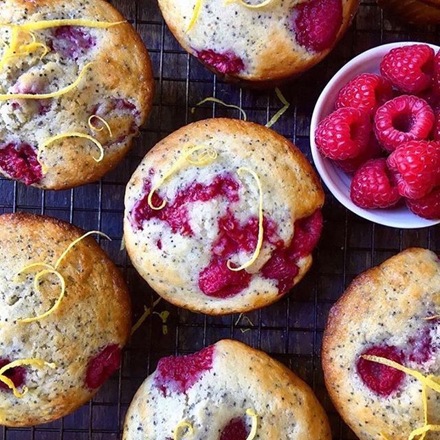 Sunday’s are for muffins, preferably homemade muffins 🤤 :
:
Raspberry Lemon Poppy seed Muffins
:
3 cups all-purpose flour
1 1/4 cups granulated sugar
1 tablespoon baking powder
1 teaspoon baking soda
1/4 teaspoon salt
Zest of one lemon
4 tablespoons … ift.tt/2Tt9Yhd