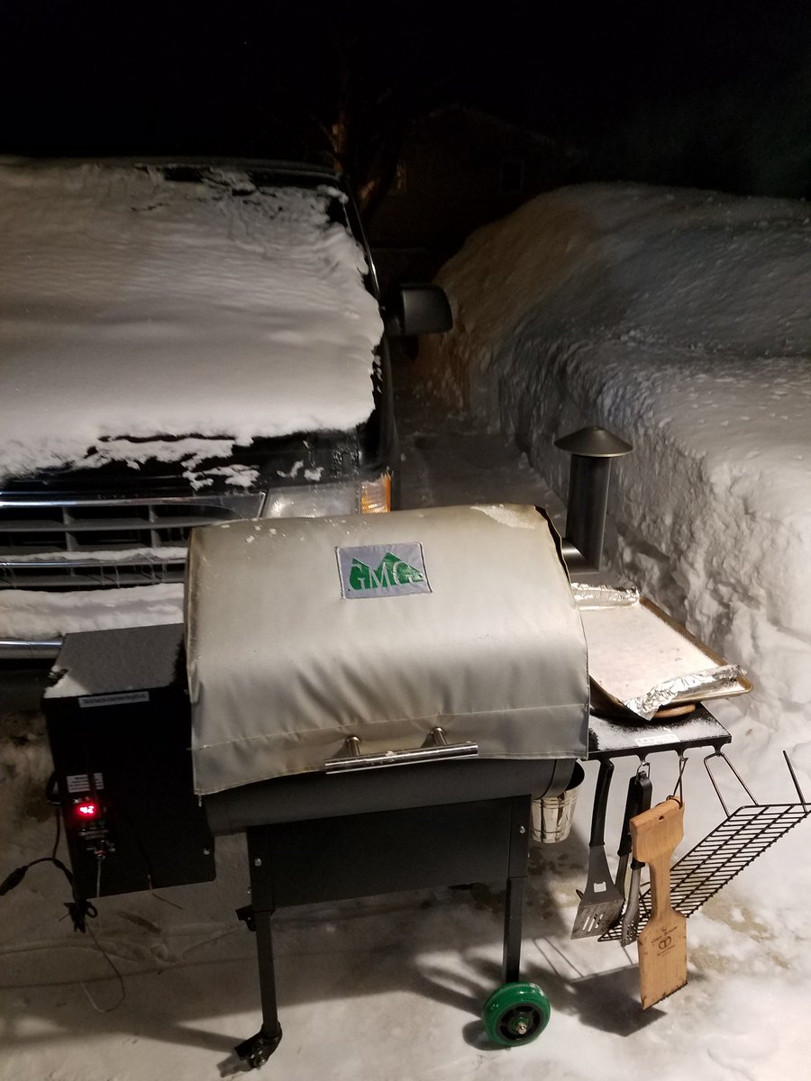 OutPacerueben's tweet photo. Here we go tonight at -4* on the old @GMGrills from @advantage_rv!! Check out the Grills at the @advantage_rv camper show this coming weekend!!! https://t.co/41I8URtVvM