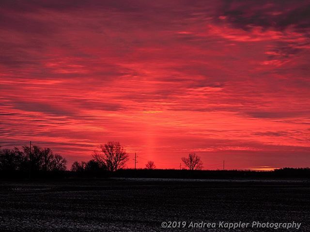 “There's never one sunrise the same or one sunset the same.”—Carlos Santana
.
.
#sunrise #sunrises #kentuckysunrise #sunpillar #hwy60kentucky #earlymornings #wintermornings #wintersunrises #naturephotographer #andreakapplerphotography #kentuckyphotograph… ift.tt/2SDV8A4