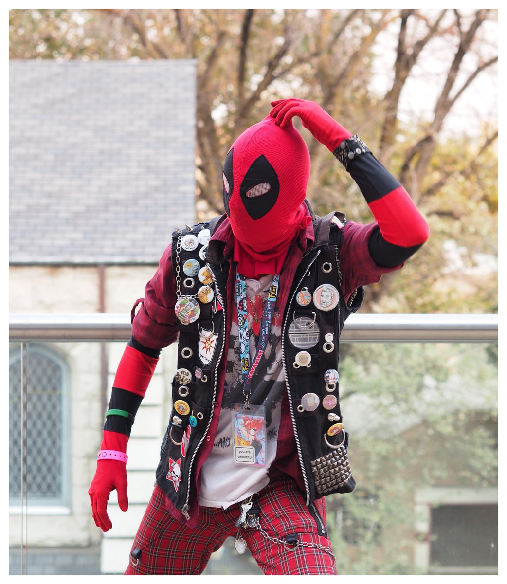 IconicRing's tweet photo. RT @rebel_reality: You'll never guess what's underneath my mask? #cosplay #cosplayer #cosplaying #Deadpool #deadpool2 #punkdeadpool #punkpool #punk #punkrock #XMen #wolverine #spiderman #comics #anime #Convention #ComicCon #SacAnime #realityrebel #mrmcde… https://t.co/4K1Jps6frO