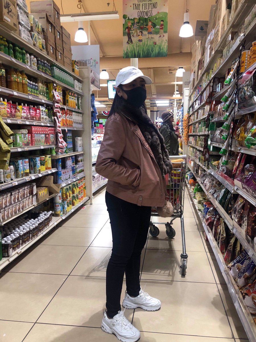MOWIEnatics_OFC's tweet photo. Morissette spotted in a supermarket in San Francisco, CA. 

Short break before her show with Concert King Martin Nievera at M Pavilion in Las Vegas on March 9, 2019! 😊🙌🏻 @itsMorissette https://t.co/lm7KQ95oJV