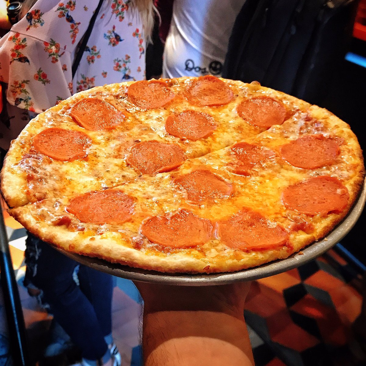 ¿Domingo de bajón? No con una de estas 🍕👇🏻 ¡Los esperamos!