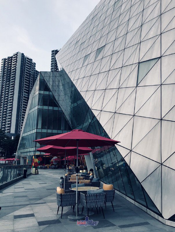 visitjohor_'s tweet photo. Encore Johor atau Pavilion Johor? Korang decide! Port baru untuk ambik gambar dekat R&amp;F Sales Gallery. 

#RNFSalesGallery #EncoreJohor #PavilionJohor #VisitJohorMatter #RNFMall https://t.co/zH8ofEagz3