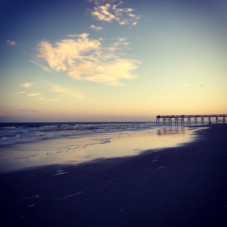 unicornsfly5's tweet photo. It’s #SundaySunsets. Where have your favorite sunsets been? Ours are Jamaica and Atlantic Beach, North Carolina. #Jamaica #CrystalCoast #NorthCarolina #Sunsets #Sunset #Travel #WorldTravel #Adventure #Sunday https://t.co/FZRin5V8ro