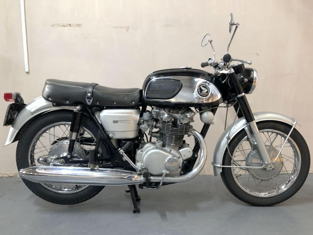 MotorbikeFactor's tweet image. DUCATI 750 F1 #rare DUCATI 888 #stunning MV AGUSTA F4 SENNA 750 #ABSOLUTELY RARE.HONDA BLACK BOMBER ALL NOW FOR SALE AT THE MOTORBIKEFACTORY #ILKLEY