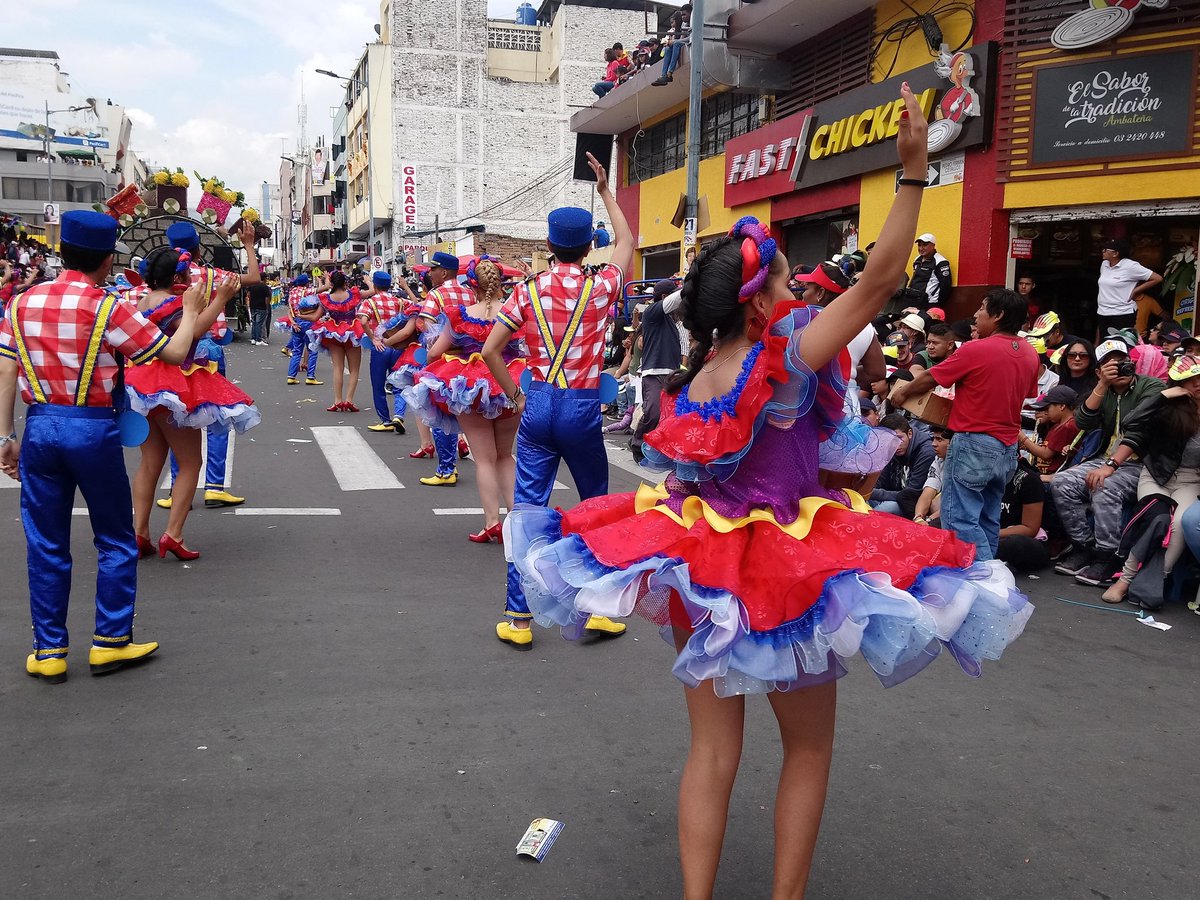 Comparsas del desfile de la Fiesta de la Fruta y de las Flores