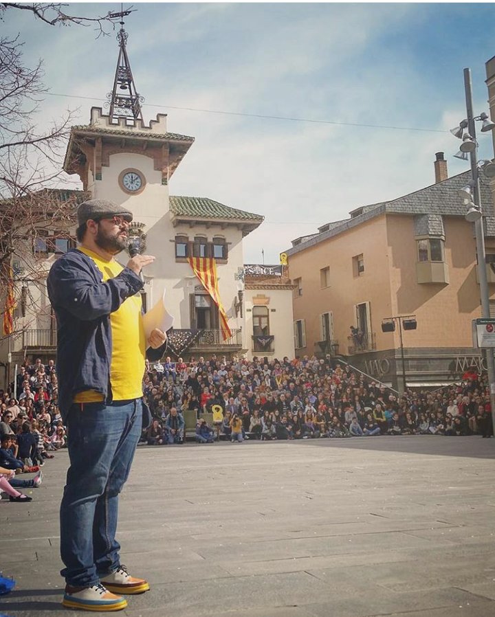 gitanesstceloni's tweet photo. @jordi_clopes ha sigut un gran plaer tenir-te com a presentador en aquestes #gitanes2019 ! Magnífic com sempre, gran persona i gran professional. Una abraçada!💗#balldegitanes #gitanes #gitanesstceloni @ajsantceloni https://t.co/RyScgC2pqT