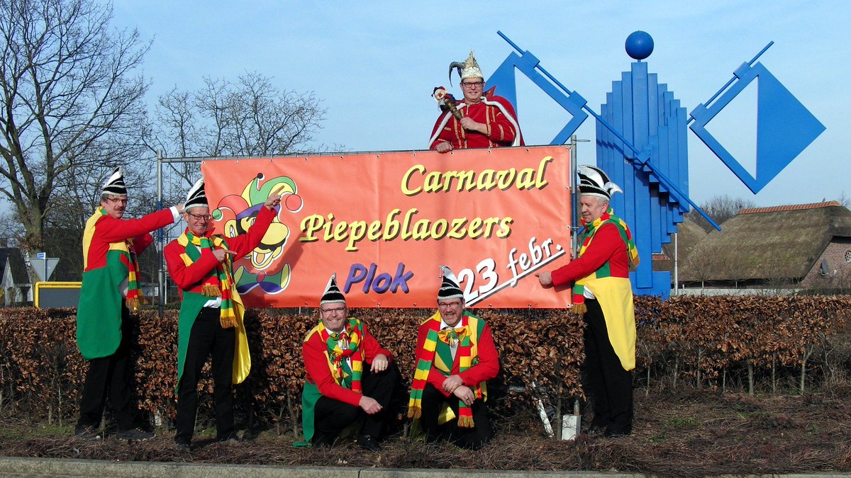 Nieuwe #Prins #Piepeblaozers #Carnaval 2019 bekend
#Prinsenpresentatie: piepeblaozers.nl/nieuws/82-nieu…