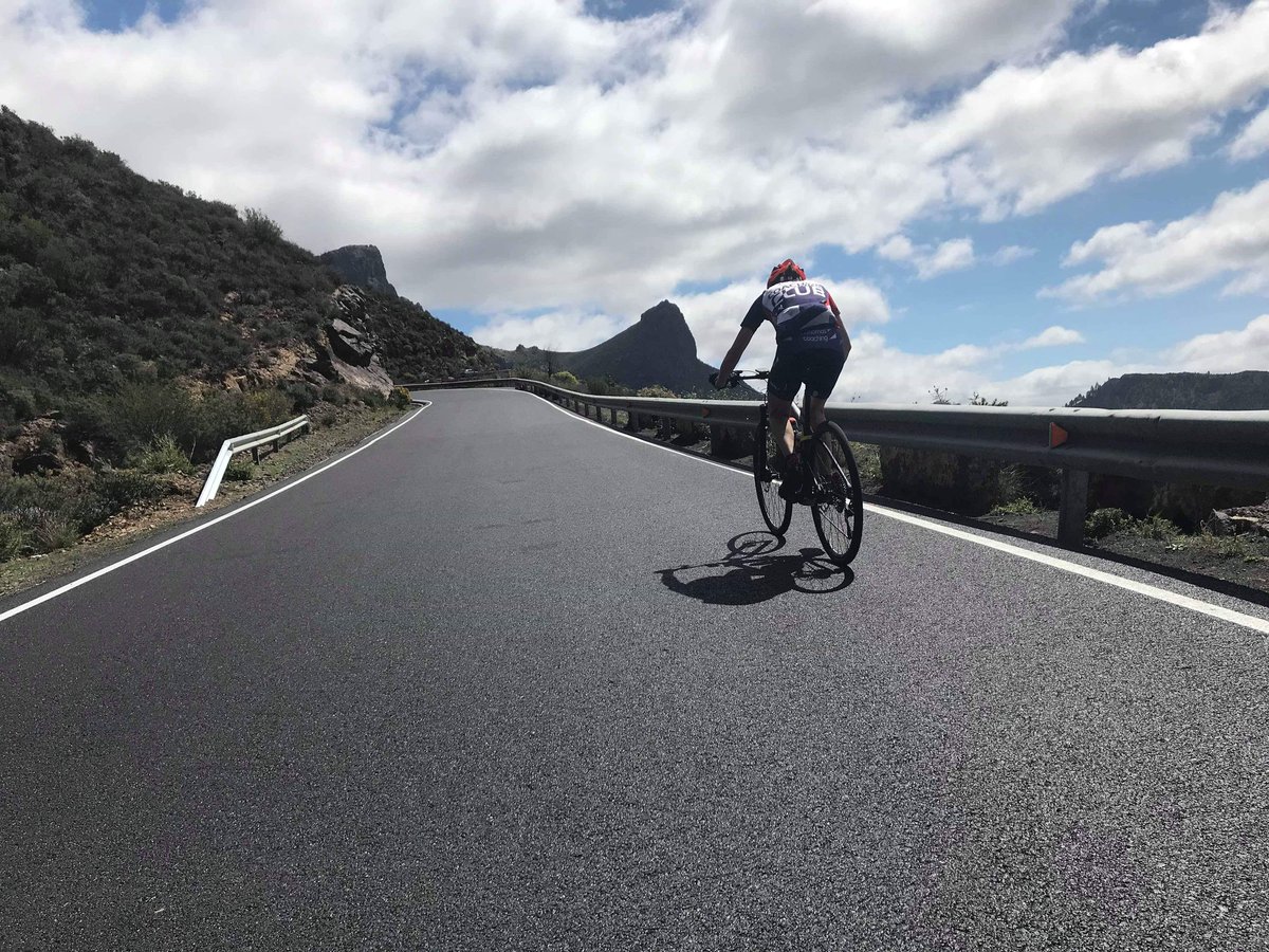 ruth_bikes's tweet photo. Time for some down time... Going up up up 😁 in the hot hotel hot 🌞 #GranCanaria #simplonbikes https://t.co/8NMGMruUPQ