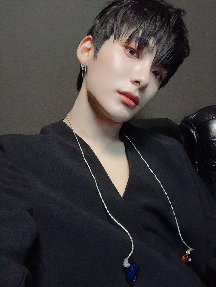 official_ACE7's tweet photo. [#에이스_준]  Thank U Moscow😉💕

#Russia #Moscow https://t.co/uJxloUww6s