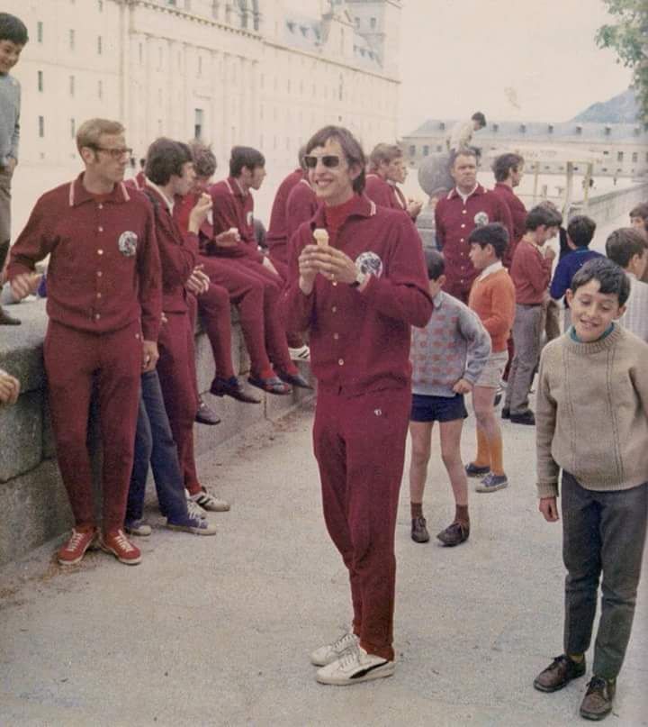 FOTOS HISTORICAS O CHULAS DE FUTBOL - Página 6 D0xHFnhWsAEXTRX