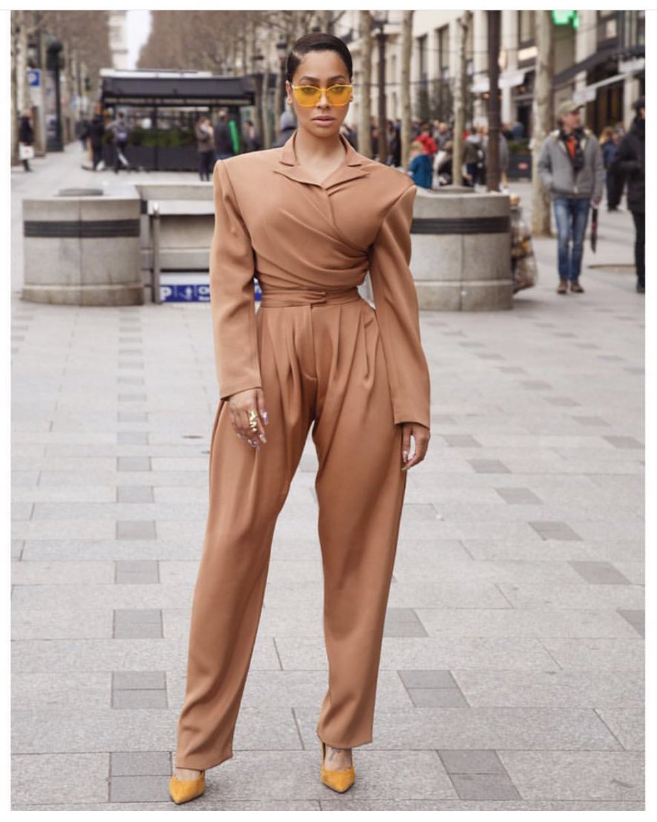 shopskyfall's tweet photo. Hey #lalaanthony #we #see #you #boo #pfw #streetstyle  #fashioninspo #shopskyfall #fashion #style #sundayfunday https://t.co/FexqnF6bdc