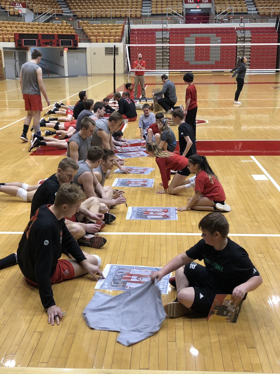 ADurbin08's tweet photo. @OhioStateMVB thank you for sharing your love for the game with some of your biggest fans. #gobucks #rememberingwhatsimportant #classact https://t.co/5Jxd98dFnN