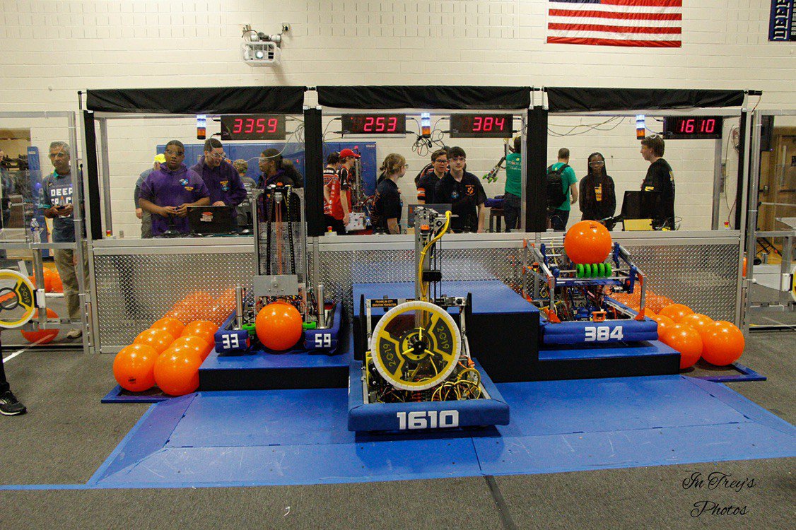 1CrystlNwtn's tweet image. Congratulations @Robotics3359 District Finalists.  I&apos;m proud of you&apos;re hard work!