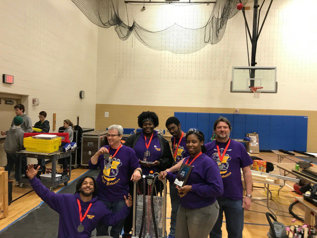 1CrystlNwtn's tweet image. Congratulations @Robotics3359 District Finalists.  I&apos;m proud of you&apos;re hard work!