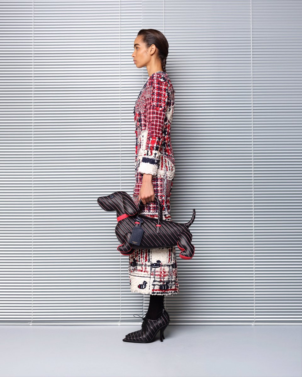 ThomBrowne's tweet photo. ... duck, duck, hector ...
women's fall 2019
ph: #thomasgoldblum
beauty: #markcarrasquillo
hair: #eugenesouleiman
choreography: #nianfish
casting: #adamhindle
production: #backofthehouse
#thombrowne #thombrownefw19 https://t.co/HGHaf3nLea