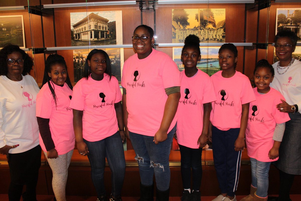 candyhayes's tweet photo. 2nd. session of Powerful Pearls at the beautiful Slover Library in Norfolk.
Educate, Encourage and Equip our young ladies for tomorrow.
#DanielsBlessing
#PowerfulPearls
#missing3pearlstoday
#SloverLibrary https://t.co/6xK1MbxckN