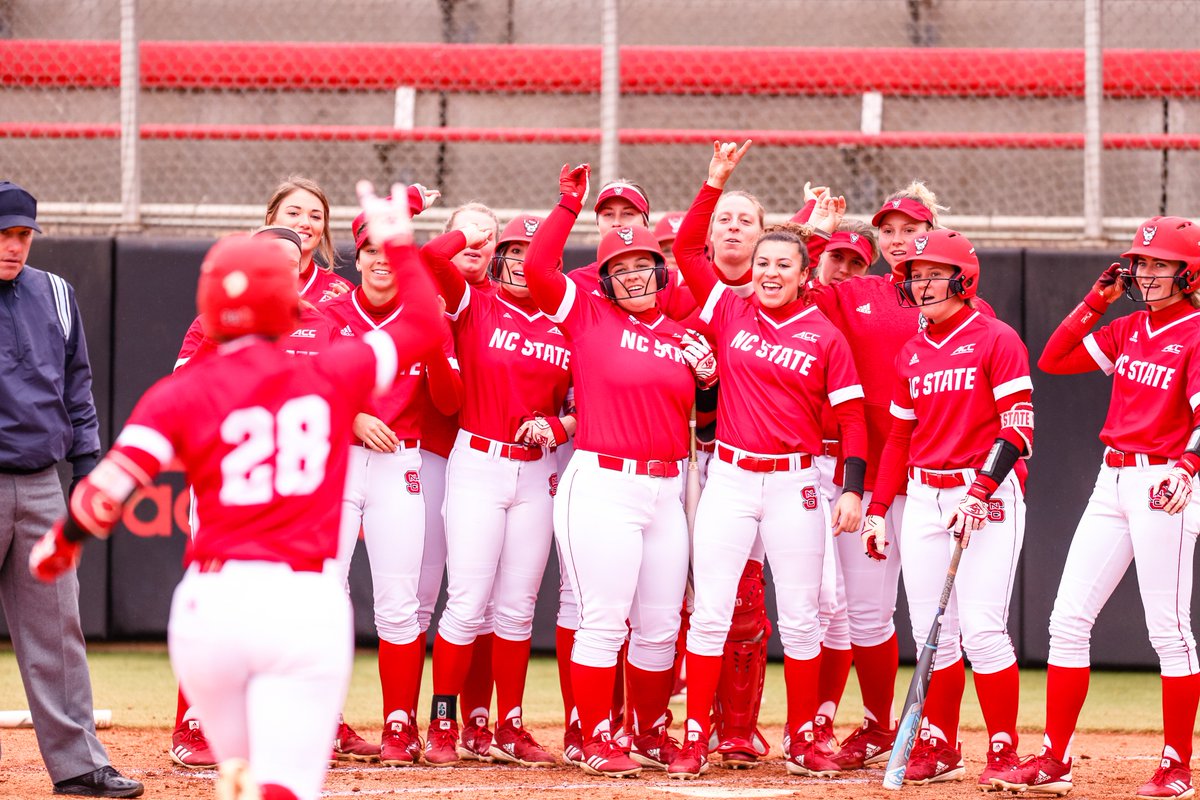 PackSoftball's tweet image. Of the 2⃣7⃣ runs that we scored this weekend, 1⃣8⃣ of them were off of home runs. As a team we hit 1⃣1⃣ this weekend

#HomeRunMindset