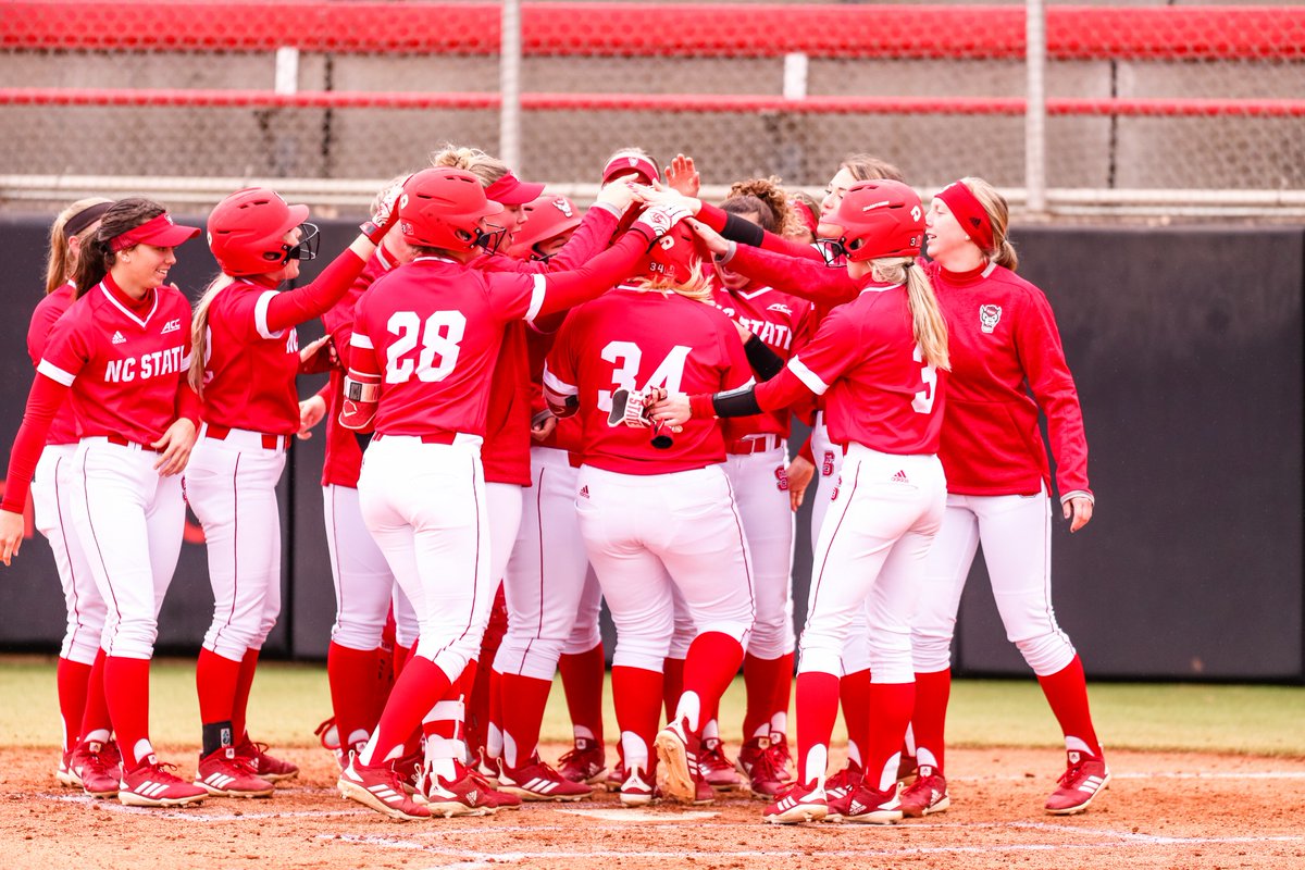 PackSoftball's tweet image. Of the 2⃣7⃣ runs that we scored this weekend, 1⃣8⃣ of them were off of home runs. As a team we hit 1⃣1⃣ this weekend

#HomeRunMindset