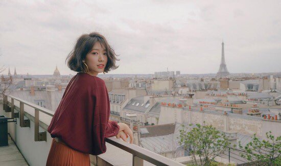 [IG 4/3] How can I express what I’ve found? It was like a cloud hugging me softly. Also, I don’t think I’m going to forget the moment. Special thanks to Valentino Korea which gave me the precious day :)
#valentino 
@maisonvalentino