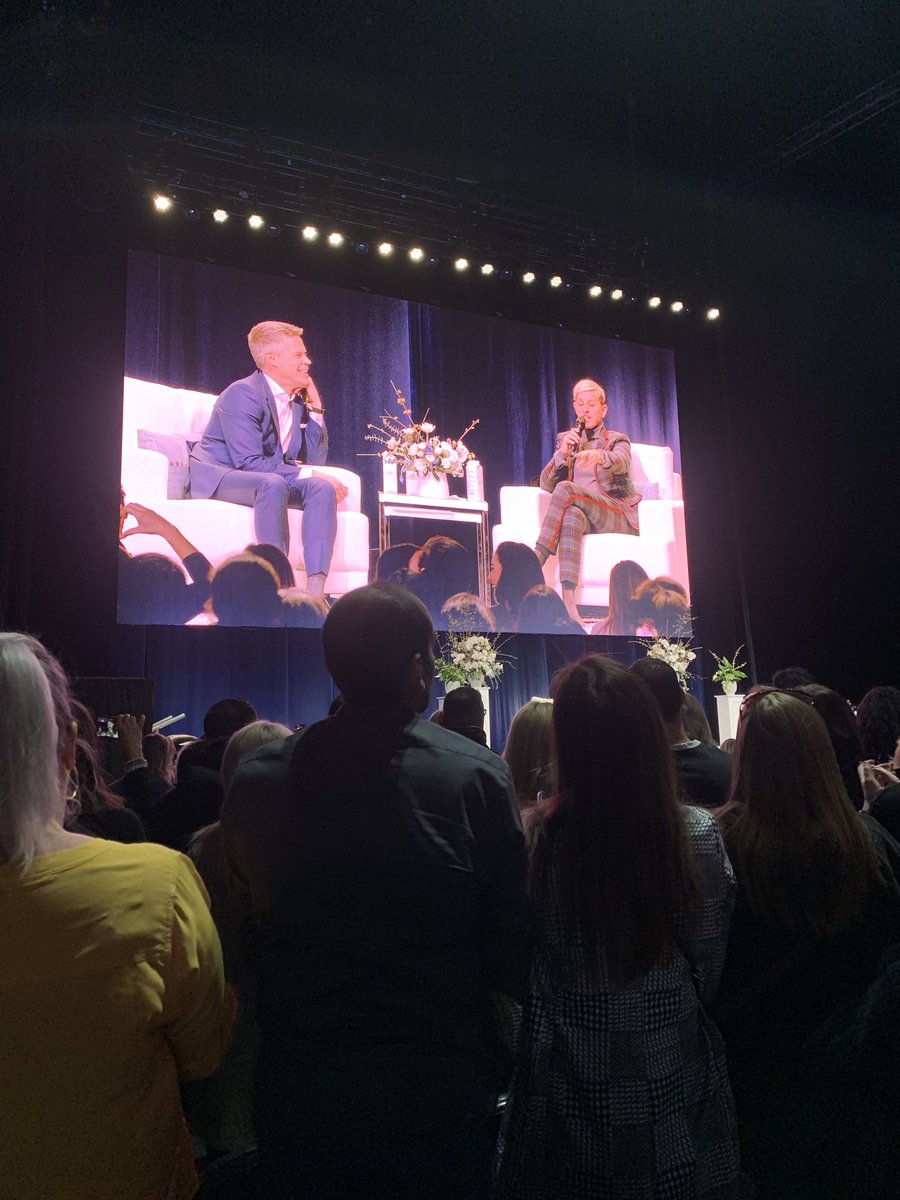 joinmovethedial's tweet photo. Standing ovation for @TheEllenShow as Dave Kelly announces that the show has given away 97 million dollars to date! That’s a lot of dial moving and people’s lives changed ❤️ #ConversationsWithEllen #EllenDeGeneres https://t.co/e4CnS9yjWi