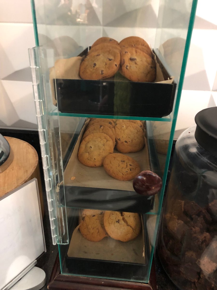 DeanGeorgaris's tweet photo. Free cookies.  My old foe.  We meet again.   This time I will resist you. https://t.co/PJqmugUIIO