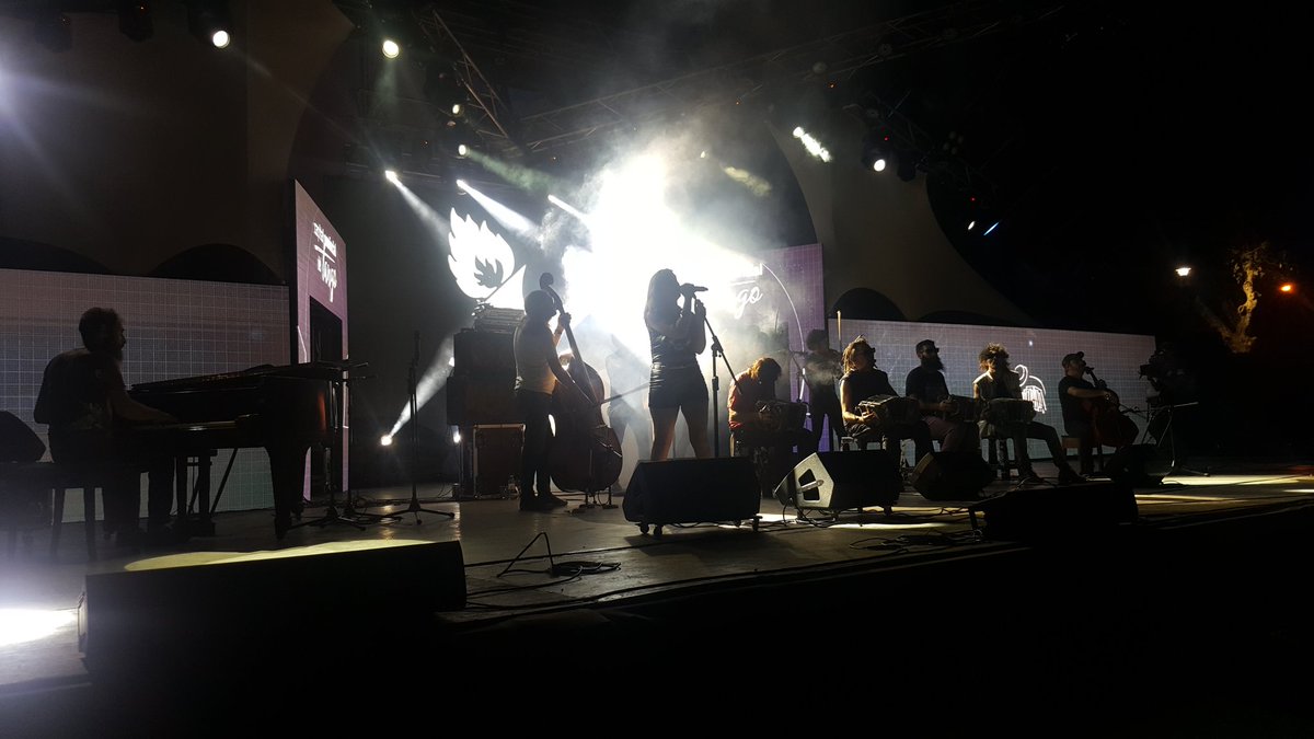 MuniZARATE's tweet photo. #TangoZárate
Ahora suena la Orquesta Típica Fernández Fierro haciendo vibrar el Anfiteatro #HomeroExposito en el 10° Festival Provincial & Internacional de Tango.
Gobierno @CaffaroOsvaldoR https://t.co/4z0uITxyTi