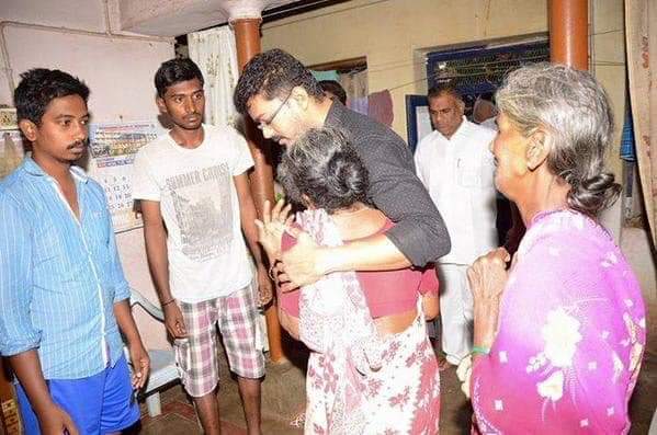 #ThrowBackPics!  #ThalapathyFans dead during #Puli Release Time Thalapathy❤ visited the homes of #Soundarajan - #UdhayaKumar 👍