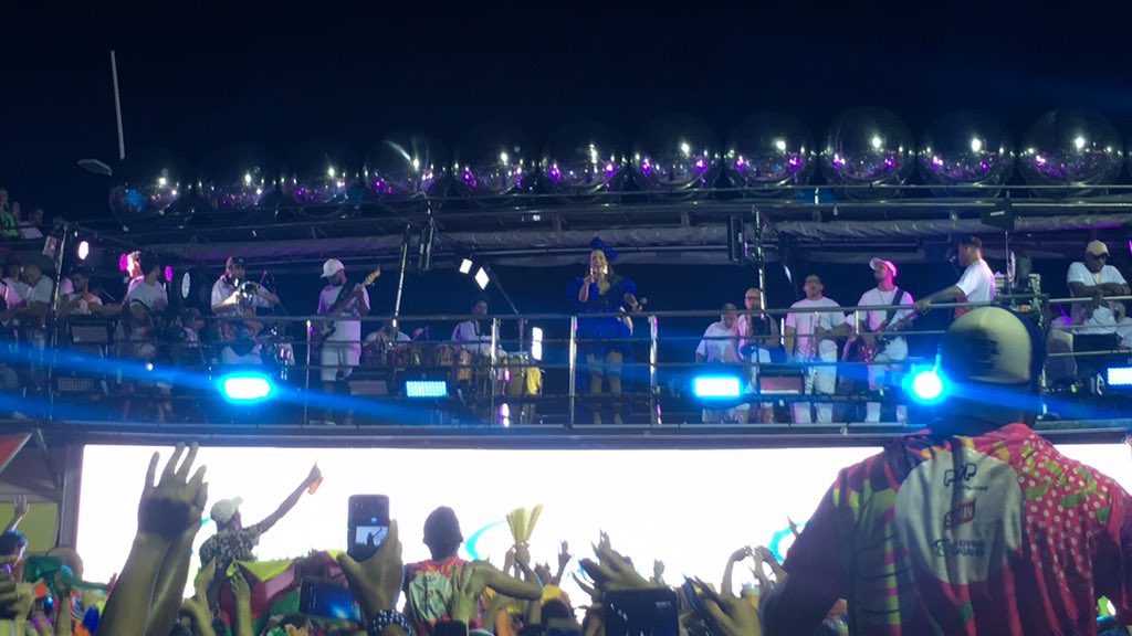 alanalviis's tweet photo. Veveta já vai se despedindo do público em Ondina. #carnaval2019 #globeleza https://t.co/EMqeYOyyss