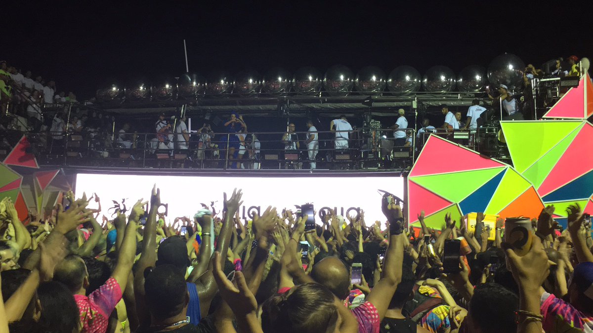 alanalviis's tweet photo. ACABOU!!! Com salva de palmas do público, Ivete encerra desfile em Ondina. #carnaval2019 #globeleza https://t.co/wTYQFnNdIT