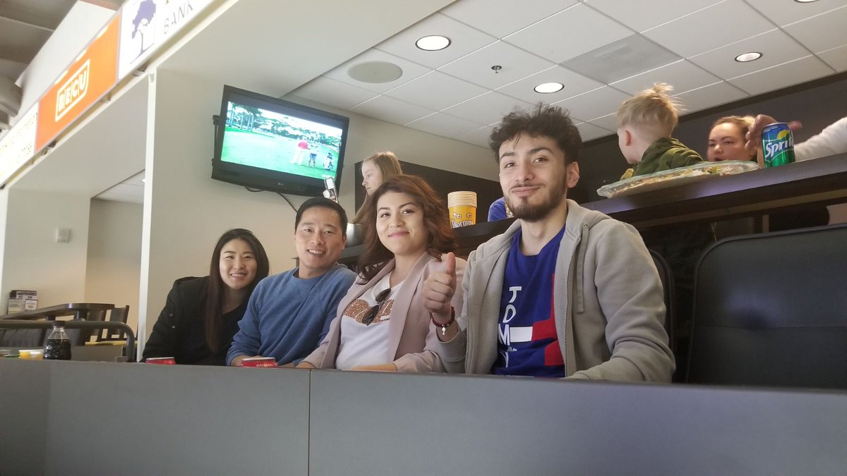 TareeVIP's tweet image. Hanging with SPG and Team Simple Wireless at the TBird game! Kevin being a great host! Sundays are fun days! #thevipboost @VIPsalazargomez